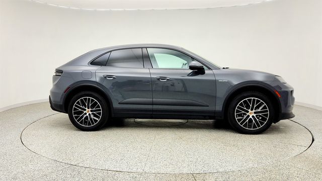 2025 Porsche Macan Electric RWD w/ Premium Pkg, Passenger Display & Surround View - 23033796 - 3