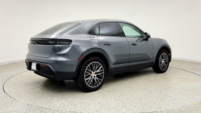 2025 Porsche Macan Electric RWD w/ Premium Pkg, Passenger Display & Surround View - 23033796 - 4