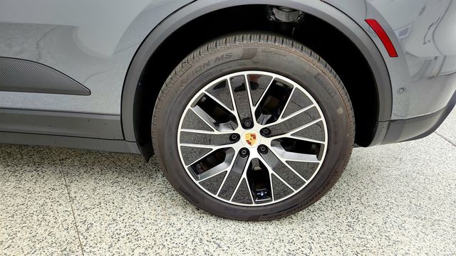 2025 Porsche Macan Electric RWD w/ Premium Pkg, Passenger Display & Surround View - 23033796 - 8