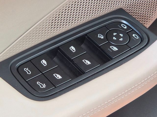 2025 Porsche Macan Electric Turbo AWD - 23058450 - 17
