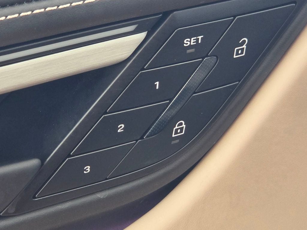 2025 Porsche Macan Electric Turbo AWD - 23058450 - 18