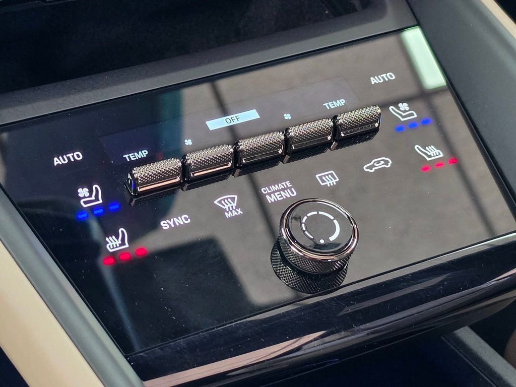 2025 Porsche Macan Electric Turbo AWD - 23058450 - 43