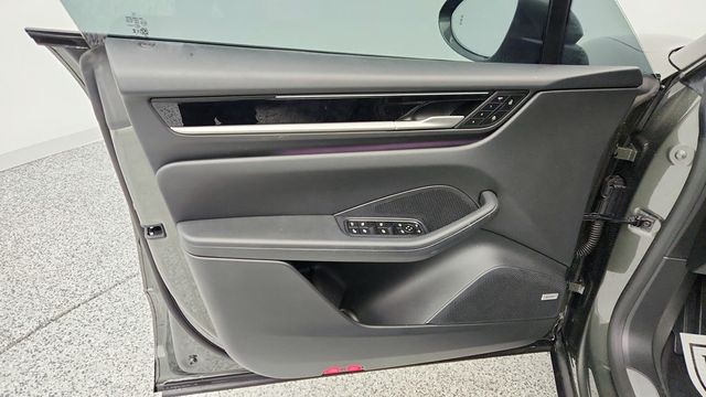 2025 Porsche Macan Electric with Premium Package, 21'' Wheels & Passenger Display - 22956586 - 10