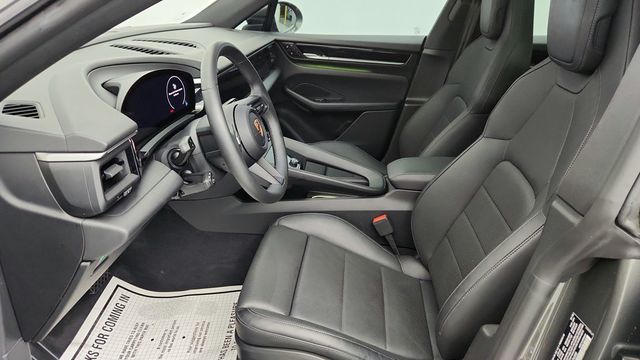 2025 Porsche Macan Electric with Premium Package, 21'' Wheels & Passenger Display - 22956586 - 19