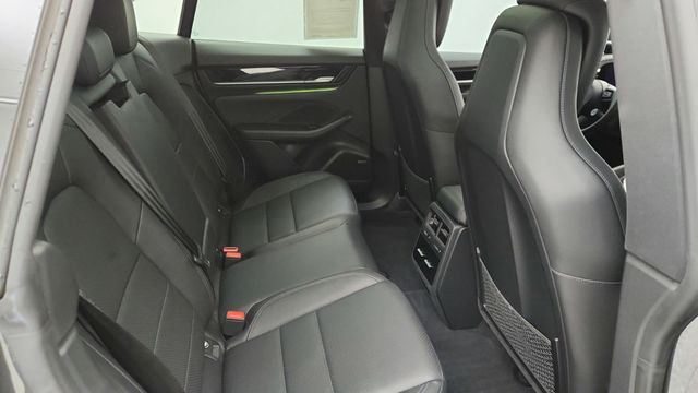 2025 Porsche Macan Electric with Premium Package, 21'' Wheels & Passenger Display - 22956586 - 22