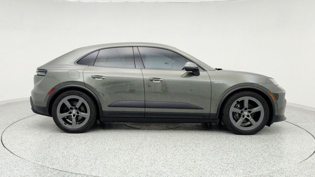 2025 Porsche Macan Electric with Premium Package, 21'' Wheels & Passenger Display - 22956586 - 3