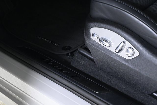 2025 Porsche Macan T - 22914150 - 24