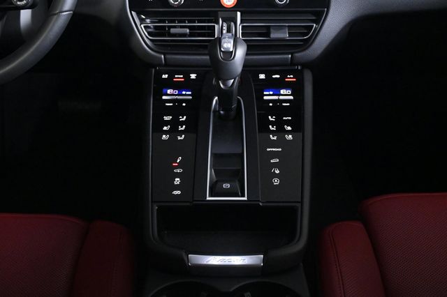 2025 Porsche Macan T - 22996341 - 15