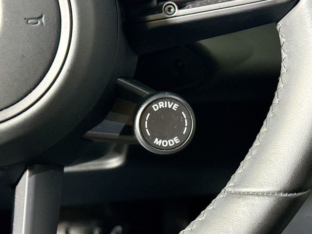 2025 Porsche Macan Electric 4 - 23040180 - 21