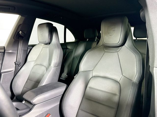 2025 Porsche Macan Electric 4 - 23040180 - 4