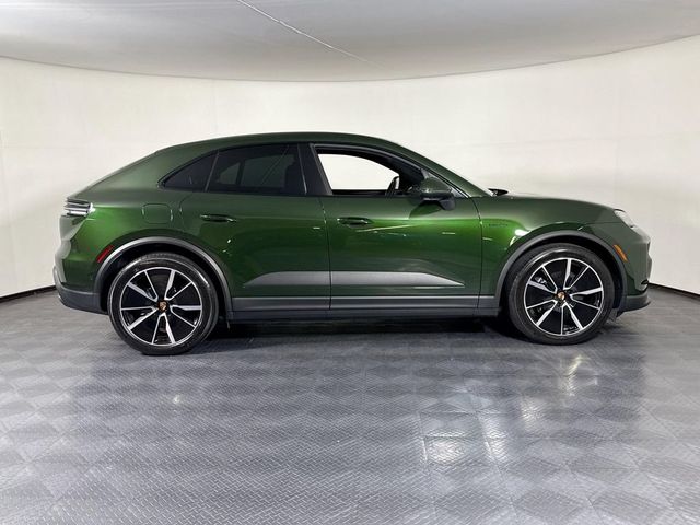 2025 Porsche Macan Electric 4 - 23040180 - 7