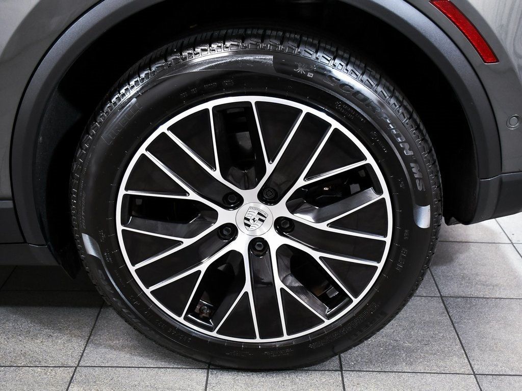 2025 Porsche Macan Electric 4 photo 3
