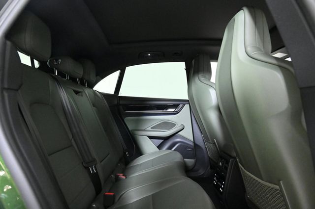 2025 Porsche Macan Electric 4S - 22923909 - 18