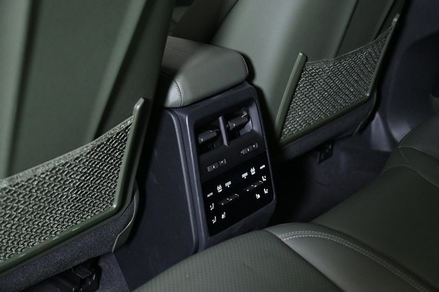 2025 Porsche Macan Electric 4S - 22923909 - 19