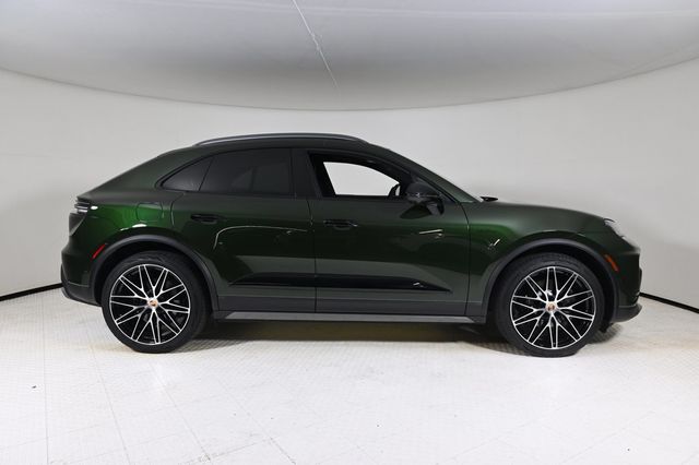 2025 Porsche Macan Electric 4S - 22923909 - 7