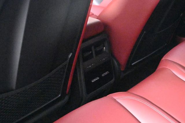 2025 Porsche Macan Electric 4S - 23025446 - 19