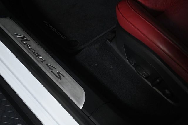 2025 Porsche Macan Electric 4S - 23025446 - 21
