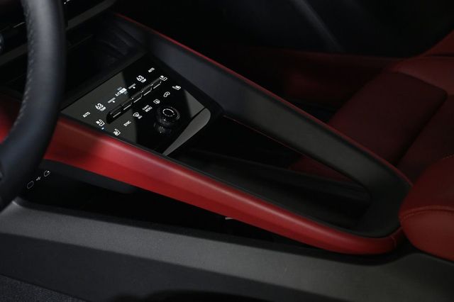 2025 Porsche Macan Electric 4S - 23025446 - 22