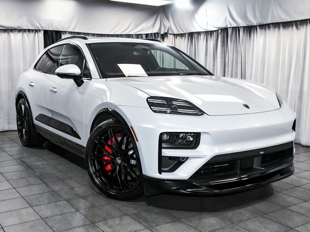 2025 Porsche Macan Electric Turbo photo 3