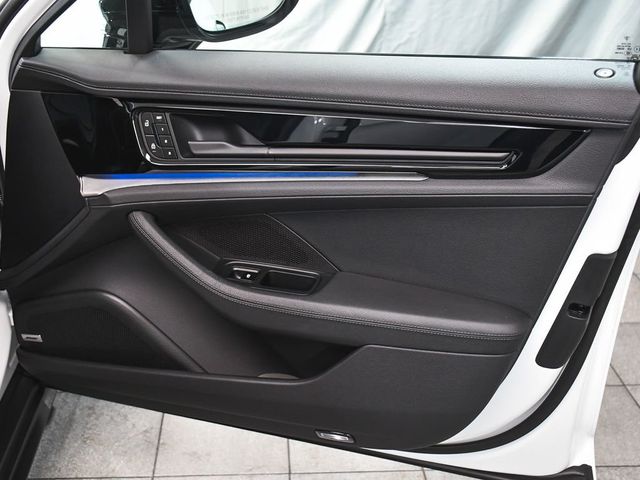 2025 Porsche Panamera E-Hybrid 4 - 23001065 - 16