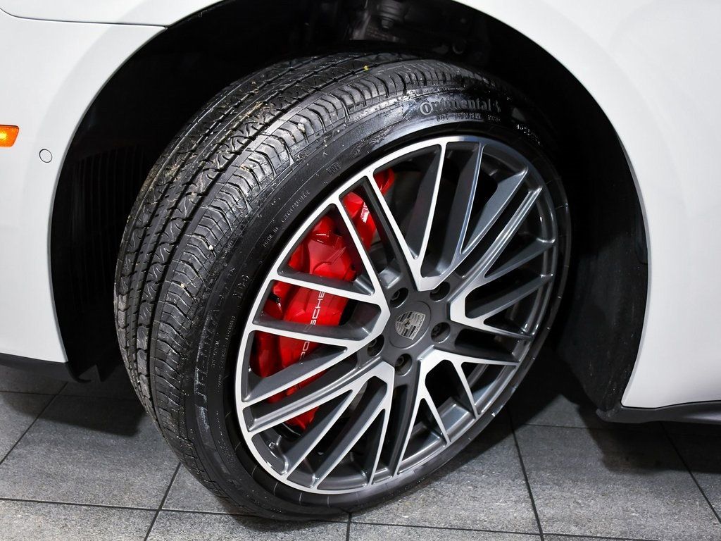 2025 Porsche Panamera E-Hybrid Turbo photo 2