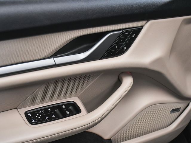 2025 Porsche Taycan Base - 22927762 - 9