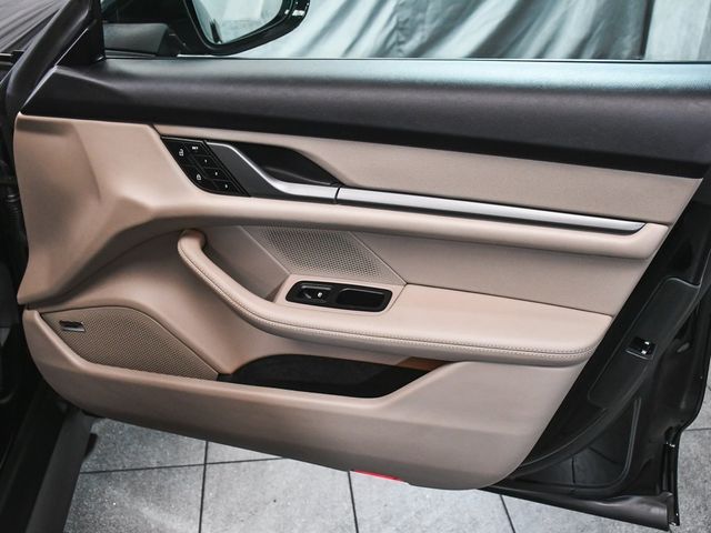 2025 Porsche Taycan Base - 22927762 - 15