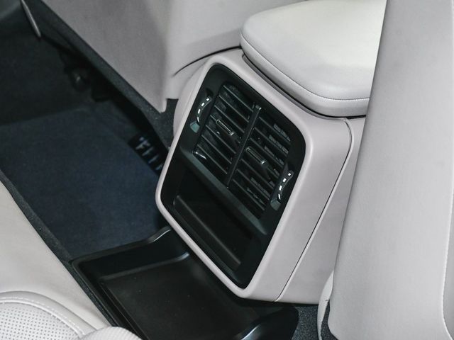 2025 Porsche Taycan Base - 22927762 - 45