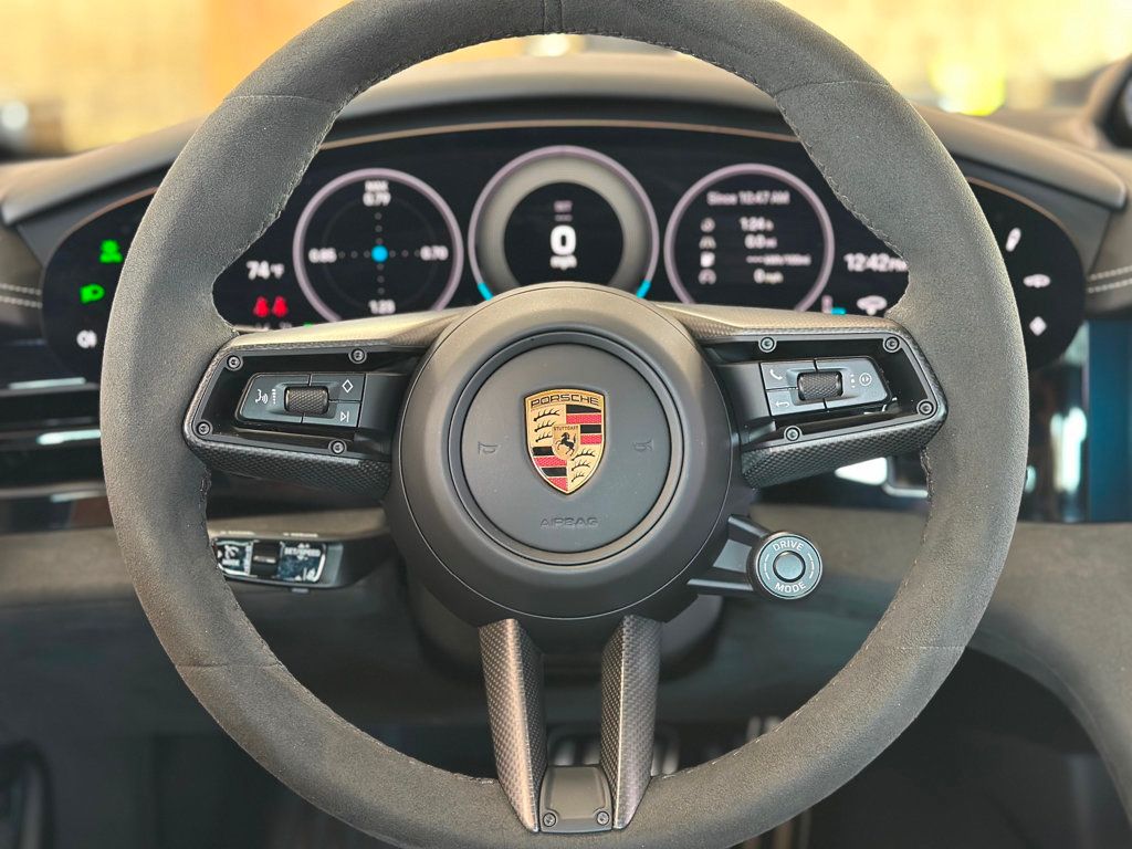 2025 Porsche Taycan Turbo GT photo 17