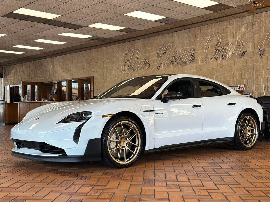 2025 Porsche Taycan Turbo GT photo 3