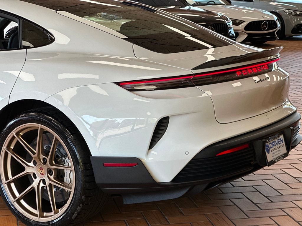 2025 Porsche Taycan Turbo GT photo 27