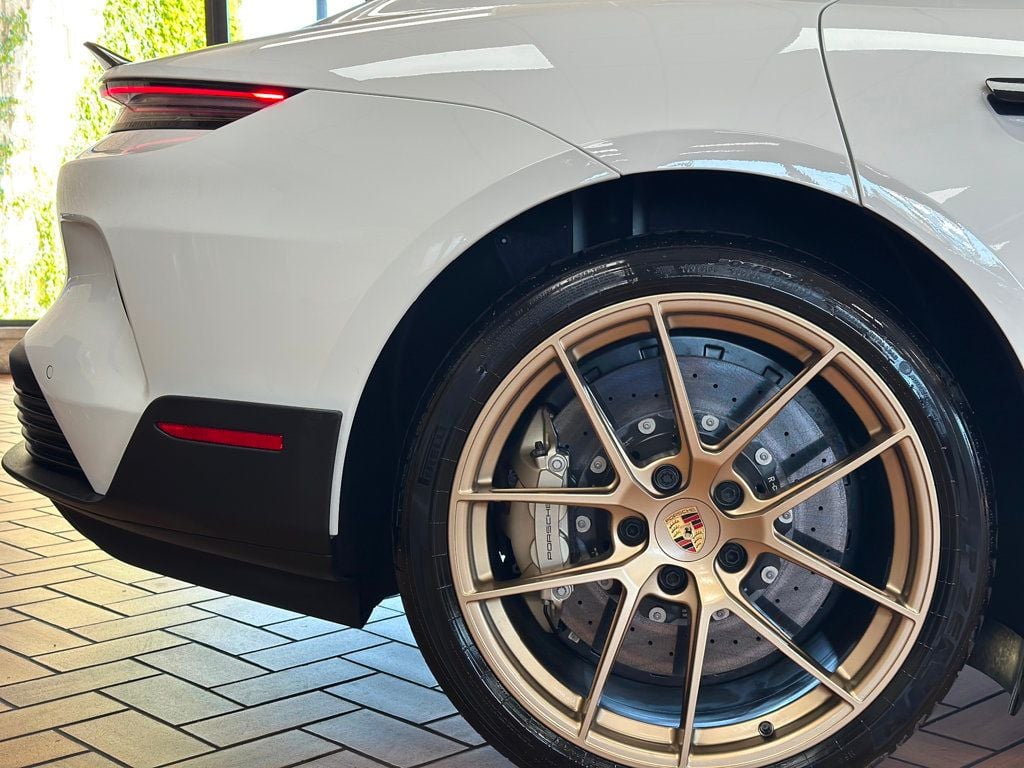 2025 Porsche Taycan Turbo GT photo 29