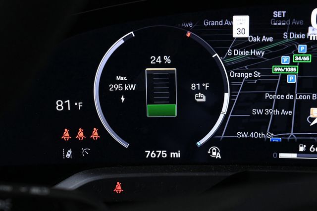 2025 Porsche Taycan Cross Turismo 4 - 22950432 - 13