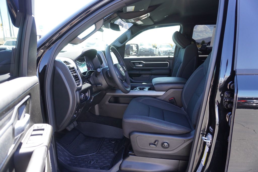 2025 Ram 1500 BIG HORN - 23067688 - 19