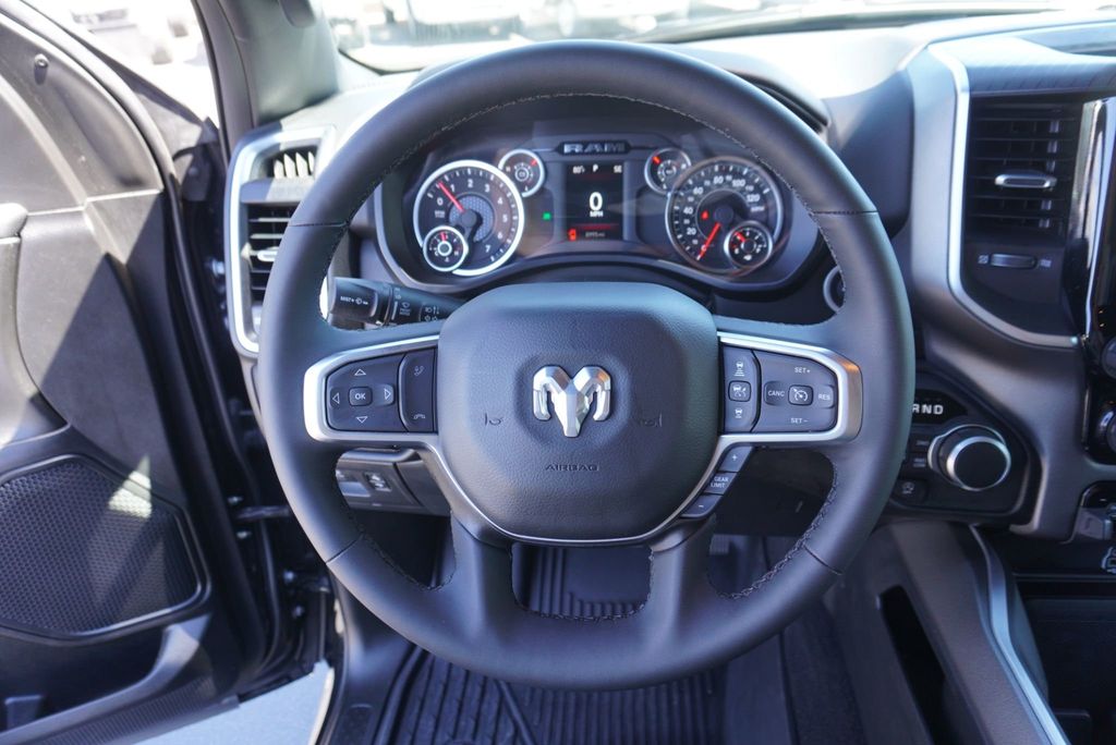 2025 Ram 1500 BIG HORN - 23067688 - 29