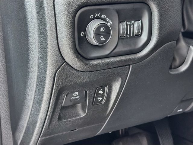 2025 Ram 1500 Big Horn 4x4 Crew Cab 5'7" Box - 23065236 - 9