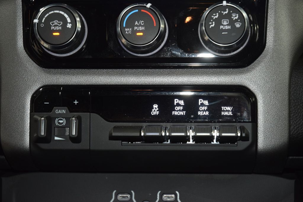 2025 Ram 1500 Big Horn/Lone Star - 23018330 - 21
