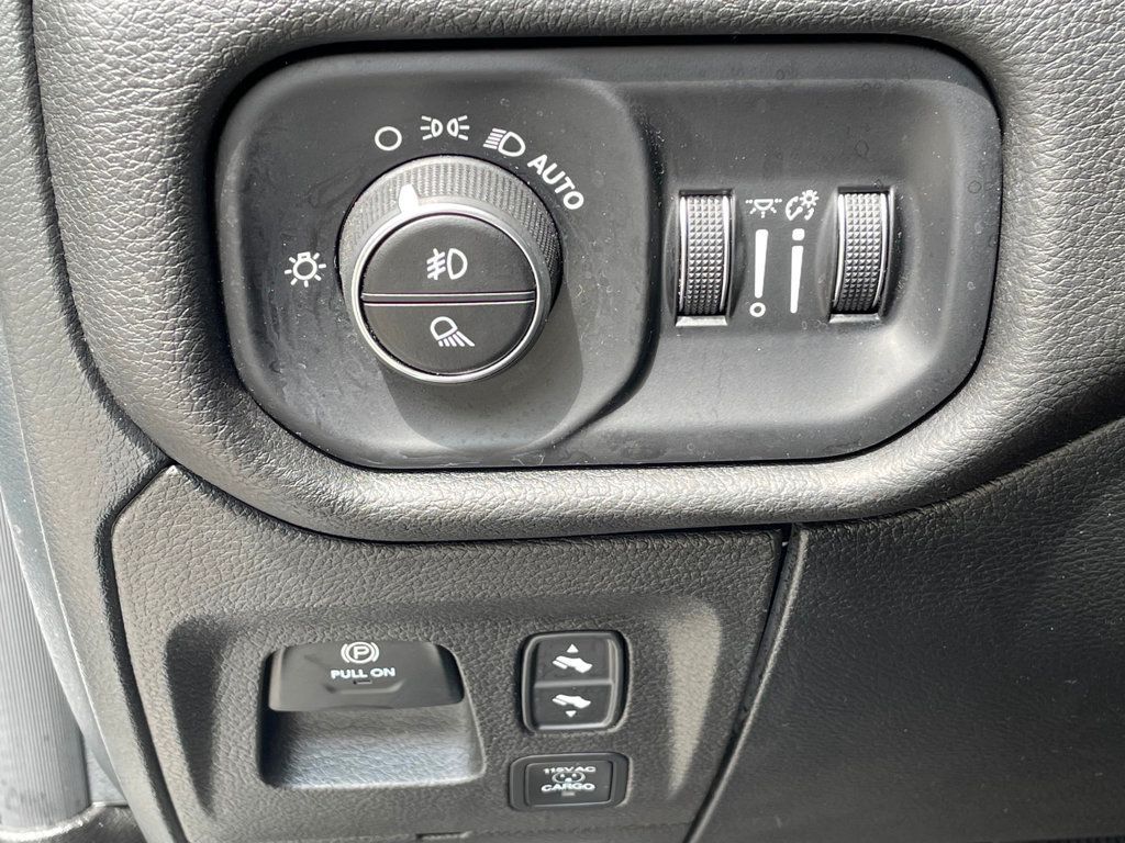 2025 Ram 1500 Laramie 4x4 Crew Cab 5'7" Box - 23038198 - 18