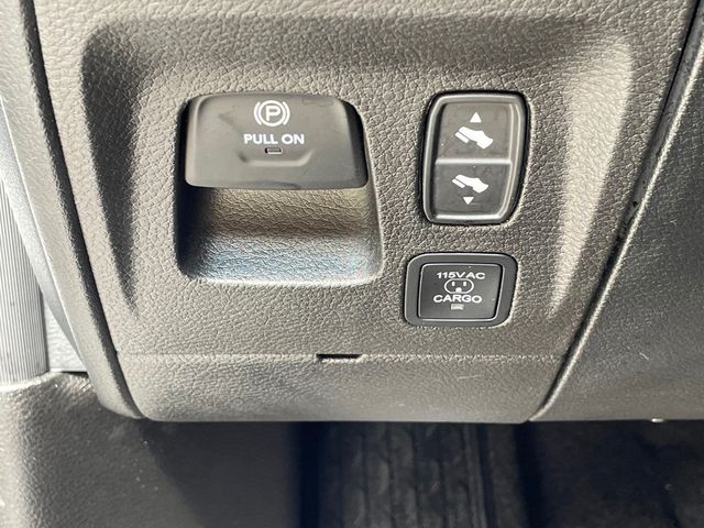 2025 Ram 1500 Laramie 4x4 Crew Cab 5'7" Box - 23038198 - 19