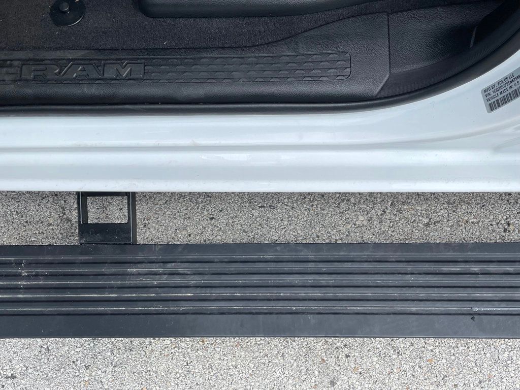 2025 Ram 1500 Laramie 4x4 Crew Cab 5'7" Box - 23038198 - 21