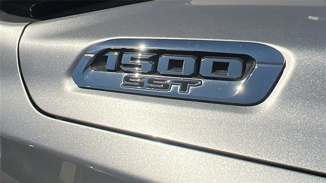 2025 Ram 1500 Laramie 4x4 Crew Cab 5'7" Box - 22896922 - 8