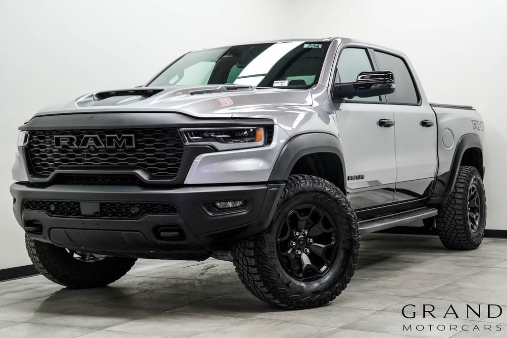 2025 Ram 1500 RHO 4x4 Crew Cab 5'7" Box - 23012757 | Video 1