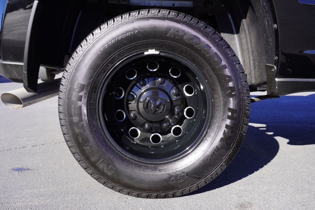 2025 Ram 3500 LARAMIE NIGHT EDITION - 22934690 - 17