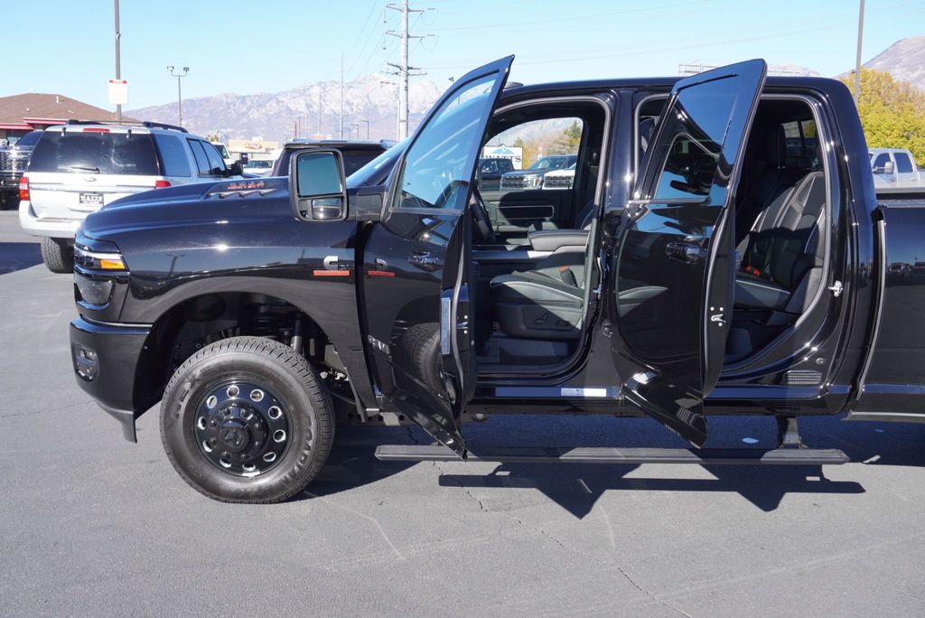2025 Ram 3500 LARAMIE NIGHT EDITION - 22934690 - 26