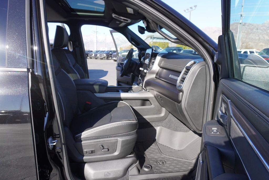 2025 Ram 3500 LARAMIE NIGHT EDITION - 22934690 - 27