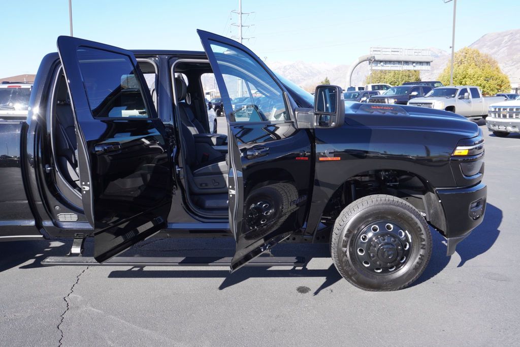 2025 Ram 3500 LARAMIE NIGHT EDITION - 22934690 - 29