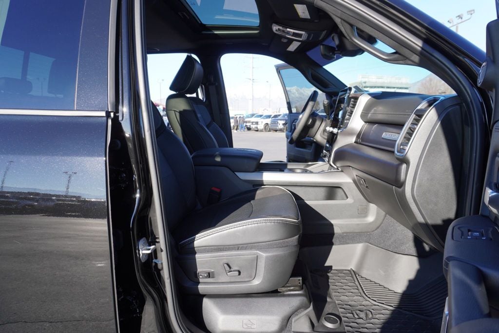 2025 Ram 3500 LARAMIE NIGHT EDITION - 22963675 - 27