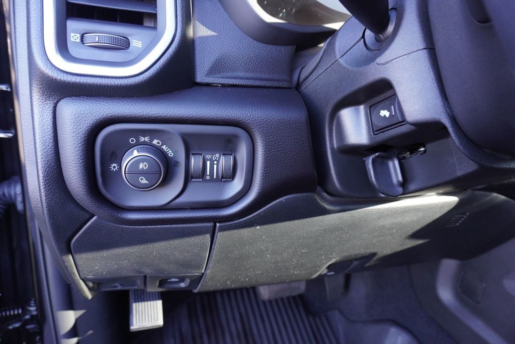 2025 Ram 3500 LARAMIE NIGHT EDITION - 22963675 - 32