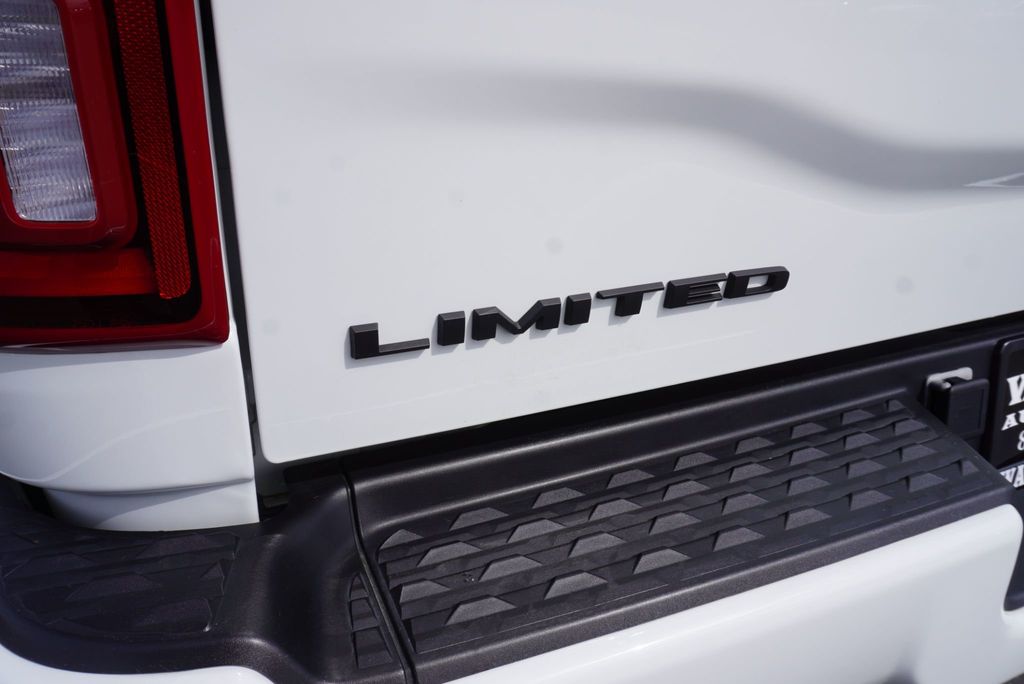 2025 Ram 3500 LIMITED NIGHT EDITION - 23020547 - 19