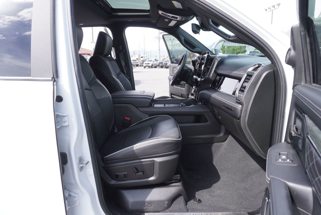 2025 Ram 3500 LIMITED NIGHT EDITION - 23020547 - 24